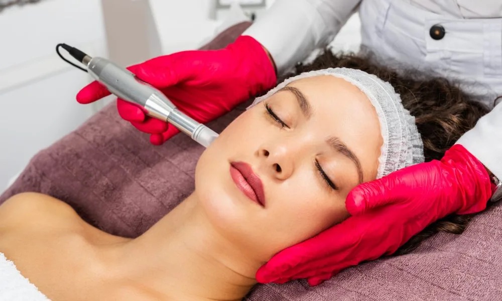 Image of a woman getting mirconeedling.